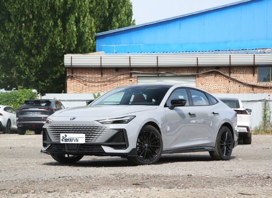 Wettbewerb Export Import Changan UNI-V Luxus-Hochgeschwindigkeits-Benzin-Limousine Neuer Wagen